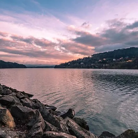 Nad Jeziorem-wodnik 1 Prázdninový dům *