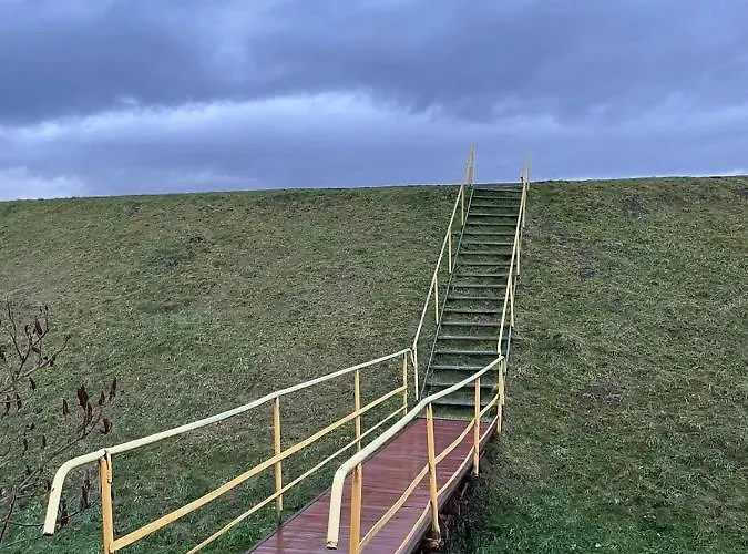 Nad Jeziorem-wodnik 1 Holiday home